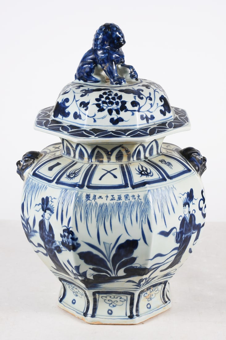 JUAN STYLE CHINESE BLUE & WHITE FIGURAL LIDDED JAR (1 of 8)
