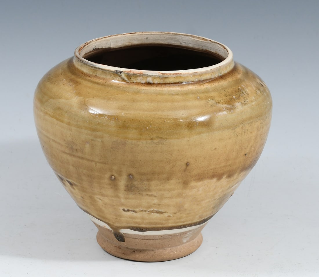 EARLY CHINESE TERRACOTTA SQUAT VASE/JAR (1 of 4)