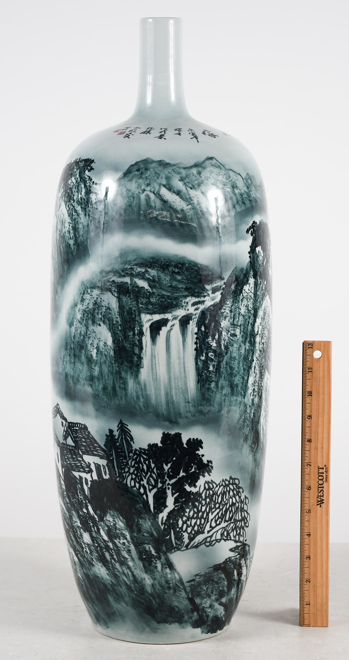 CHINESE BOTTLE FORM CHINESE REPUBLIC STYLE VASE (1 of 4)