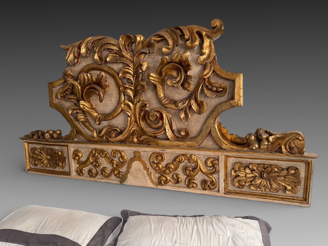 ROCOCO REVIVAL CARVED GILTWOOD OVERDOOR CREST (1 of 4)