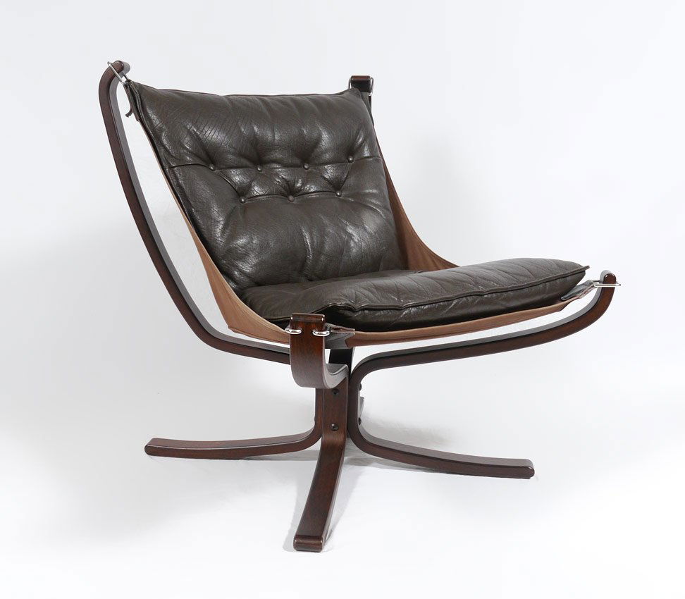 SIGURD RESSEL FALCON CHAIR FOR VATNE MOBLER LEATHER: SIGURD RESSEL FALCON CHAIR FOR VATNE MOBLER: 1970's low back Falcon chair by Norwegian designer Sigurd Ressel for Vatne Mobler. Bent wood X base supports canvas sling and dark brown tufted leather cus