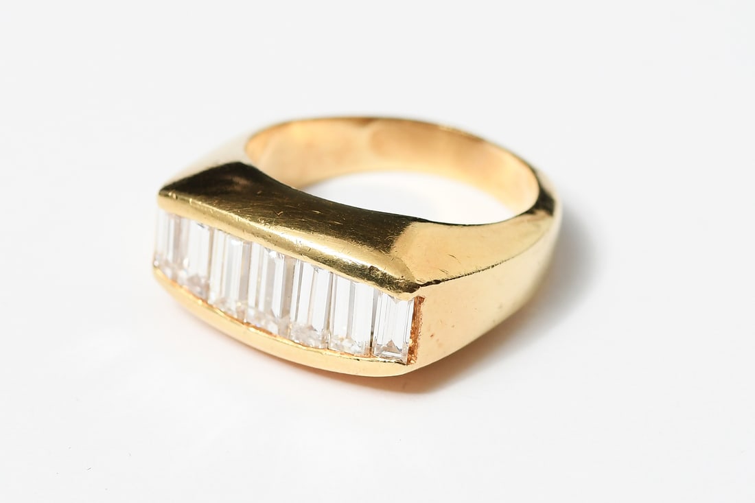 18K GOLD DIAMOND RING (1 of 6)