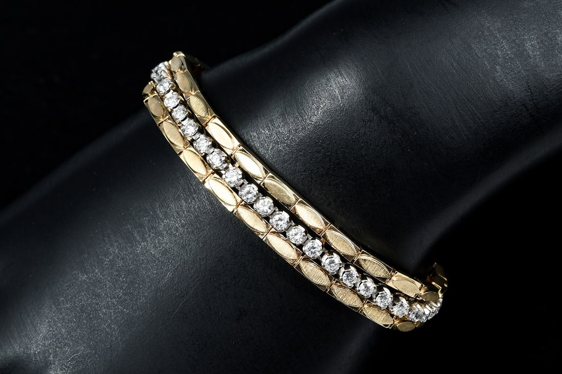 14K GOLD DIAMOND LINE BRACELET (1 of 5)