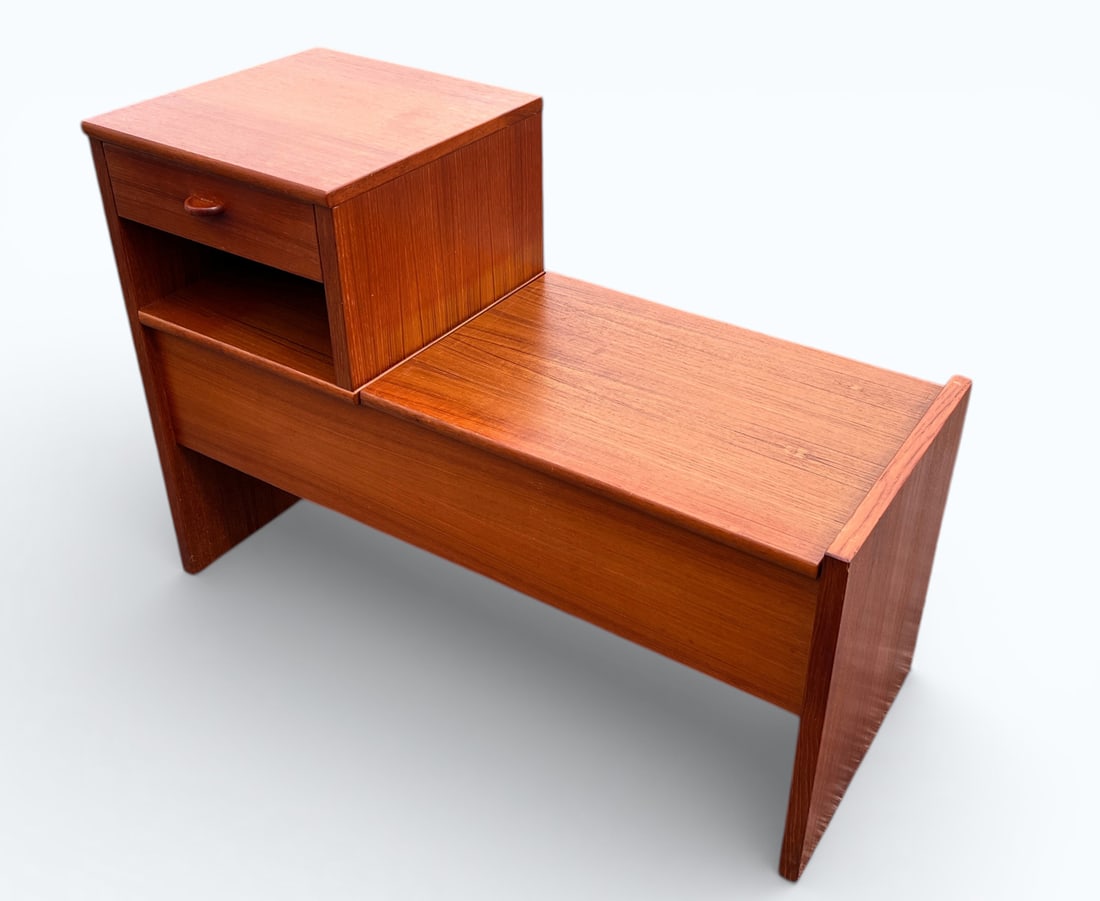 MODERN DANISH TEAK DRESSING/PHONE BENCH: MODERN DANISH TEAK DRESSING/PHONE BENCH:
