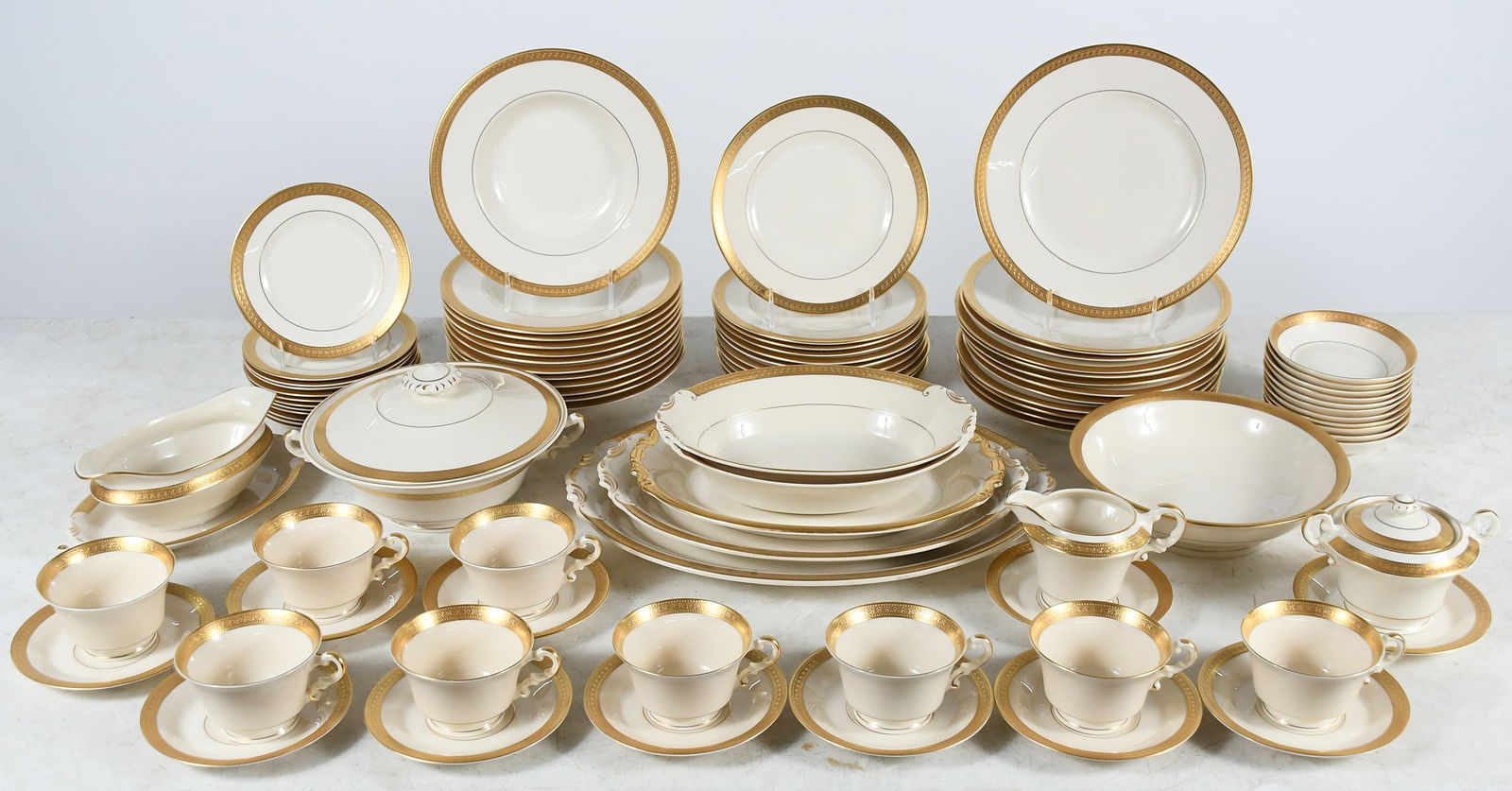 SYRACUSE CHINA "BRACELET" DINNER SERVICE (1 of 10)