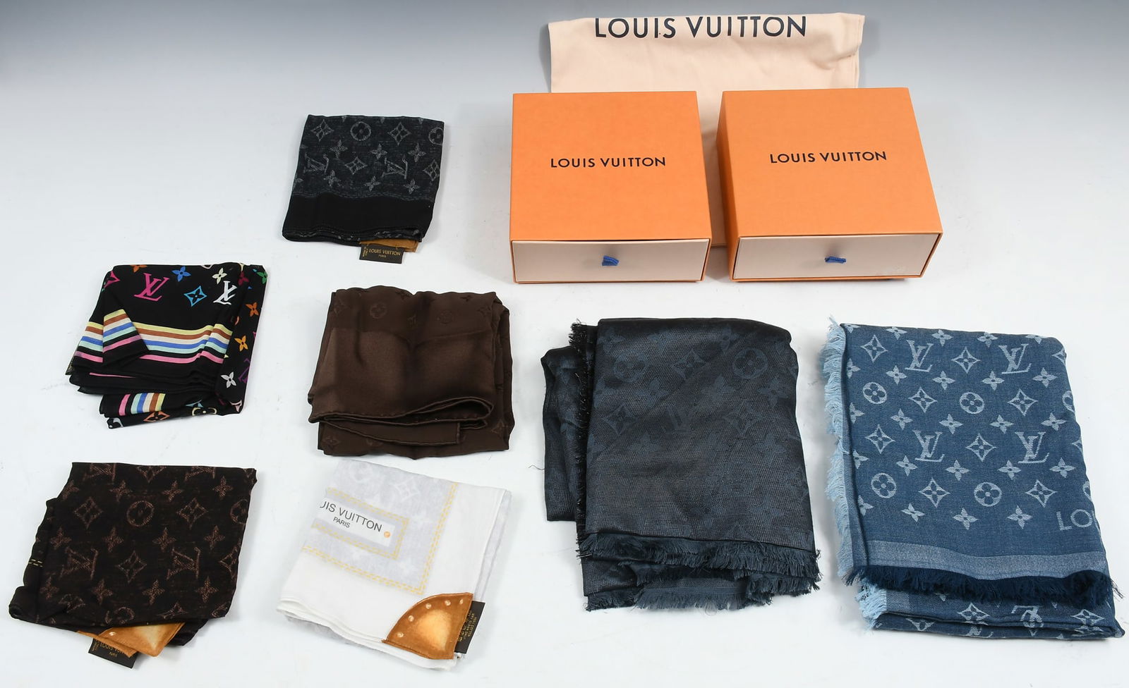 7 LOUIS VUITTON SCARVES: 7 LOUIS VUITTON SCARVES: 7 Scarves labeled Louis Vuitton, 5 are cotton, 2 are silk and a silk blend. Scarves are in various color palates and in various sizes and shapes. 2 Louis Vuitton bags and 2