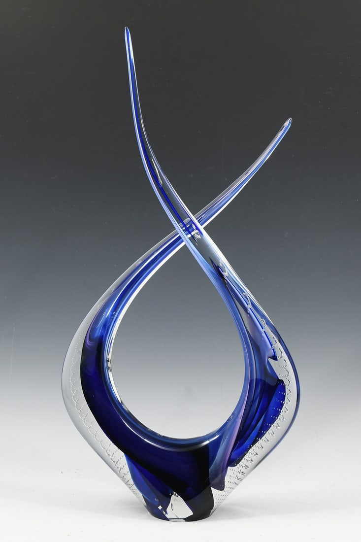 SCOTT HARTLEY "PAINTER'S BLAZE" ART GLASS SCULPTURE: SCOTT HARTLEY "PAINTER'S BLAZE" ART GLASS SCULPTURE: A Bluish-purple art glass sculpture, having controlled air bubbles. Signed at the base, 2015. Approx. 23.25" h x 11.5" w x 3.5" d.