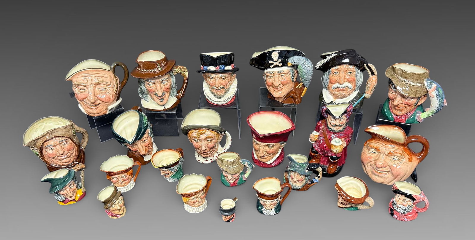 23 ROYAL DOULTON TOBY JUGS: 23 ROYAL DOULTON TOBY JUGS: