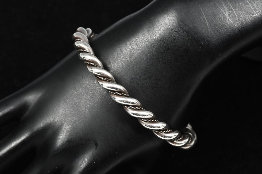 HEAVY STERLING NATIVE AMERICAN CUFF (1 of 4)