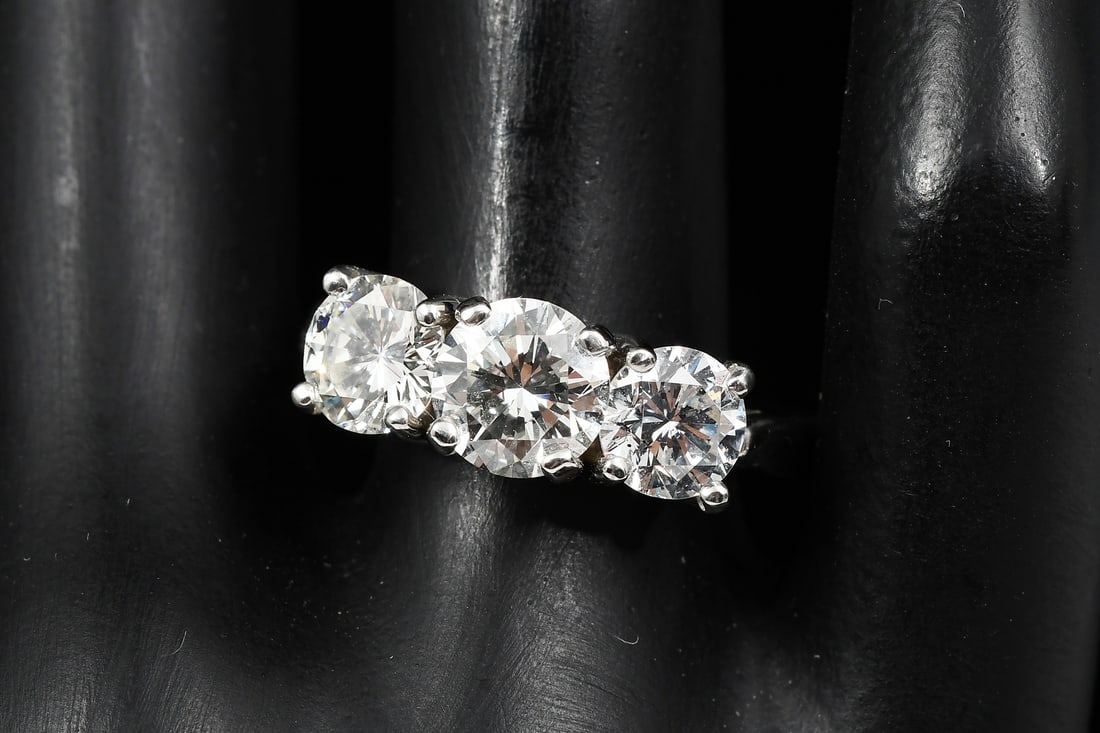 PLATINUM CLASSIC 3-STONE DIAMOND RING (1 of 6)