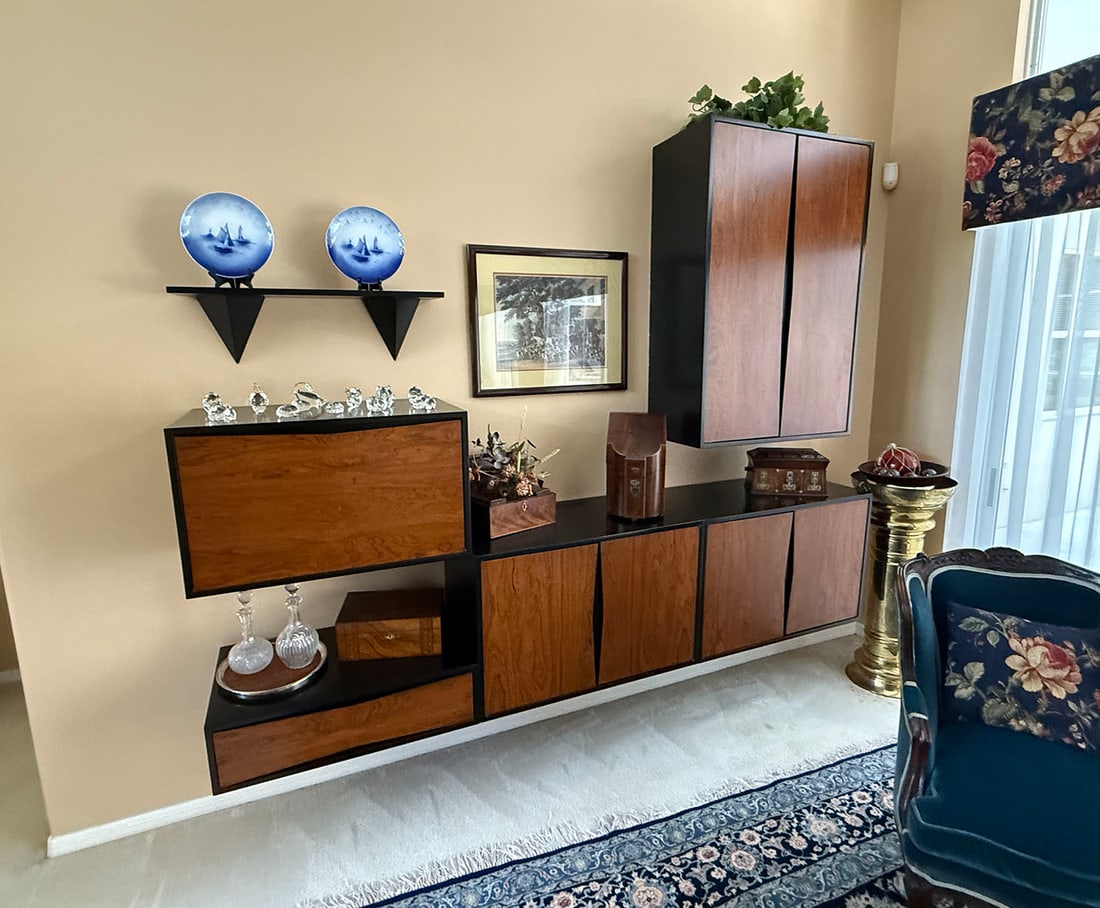 MID-CENTURY WALNUT FLOATING MODULAR WALL UNIT (1 of 6)