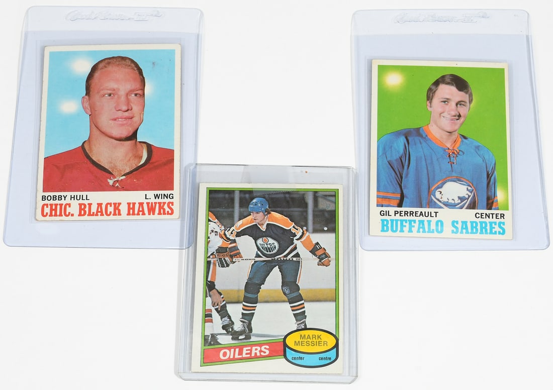 3PC. HOCKEY CARD LOT: 3PC. HOCKEY CARD LOT: 1) Mark Messier 1980 O-Pee-Chee Rookie; 2) 1971 Bobby Hull; 3) 1971 Gil Perreault Rookie.