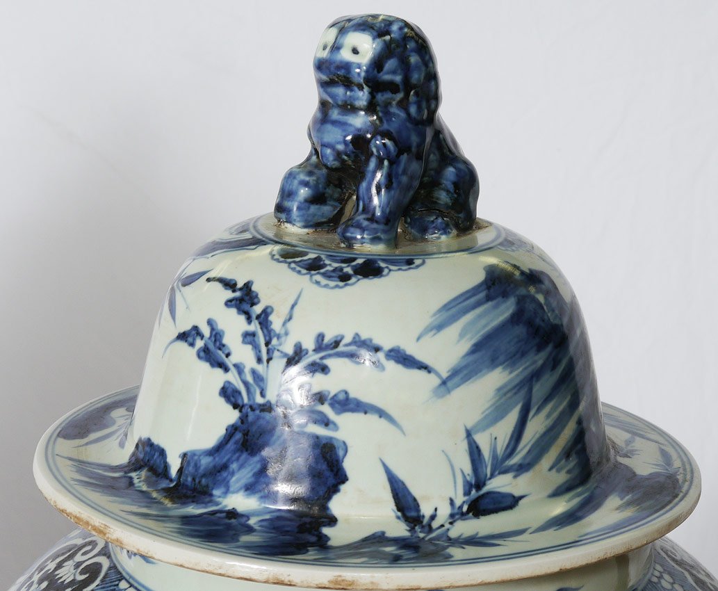 PAIR ORIENTAL BLUE & WHITE PALACE URNS - 5