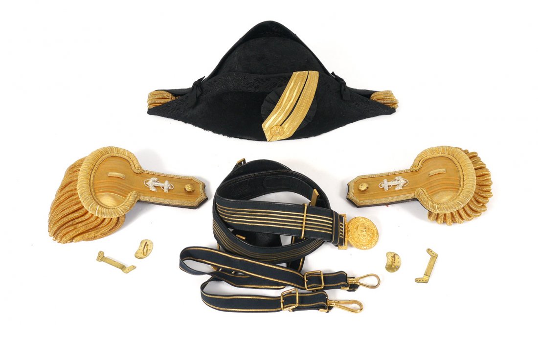 US NAVY OFFICERS EPAULET GROUPING: US NAVY OFFICERS EPAULET GROUPING: Early 20th century grouping of Lieut. Chester W. Smith, to include Fore and Aft hat, epaulets and belt in original hard case. Hat, size 7 1/4", marked Midshipmen's S