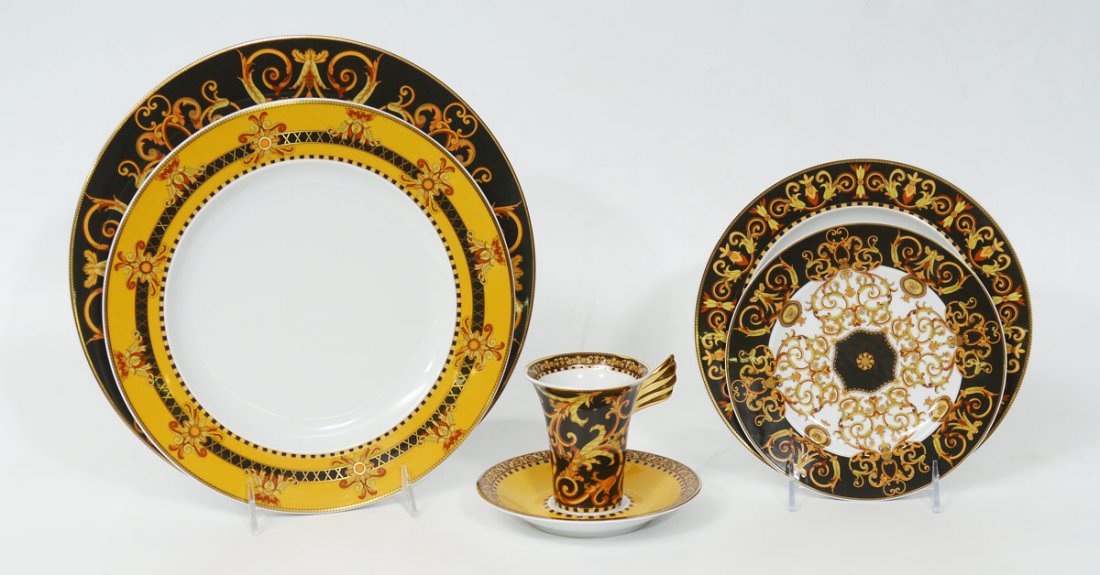 42 pc VERSACE BAROCCO CHINA SET FOR 8: ROSENTHAL VERSACE BAROCCO CHINA FOR 8: 42 pieces to include 8 each of dinner plates (12"), luncheon plates (10.5"), salad plates (8.75), bread plates (7.25"), and cups with saucers.