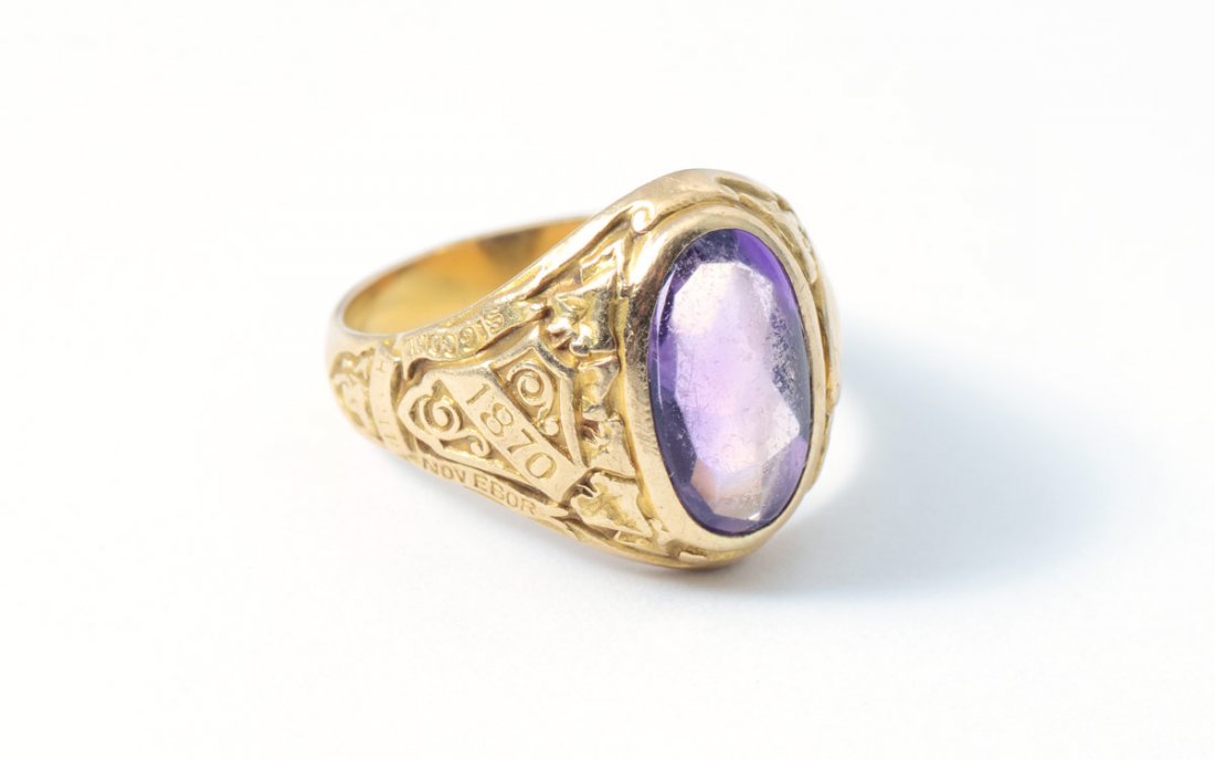 TIFFANY HUNTER COLLEGE AMETHYST RING 14K GOLD 1925: 14K TIFFANY HUNTER COLLEGE CLASS RING: 14K yellow gold with oval cabochon mixed cut amethyst. The amethyst is lightly scratched. Hunter is a NYC college in the Lennox Hill area. Est. 1870. This ring i