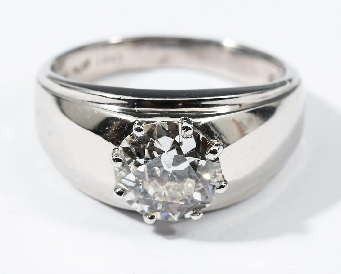 PLATINUM 2.28 CT. DIAMOND RING (1 of 6)