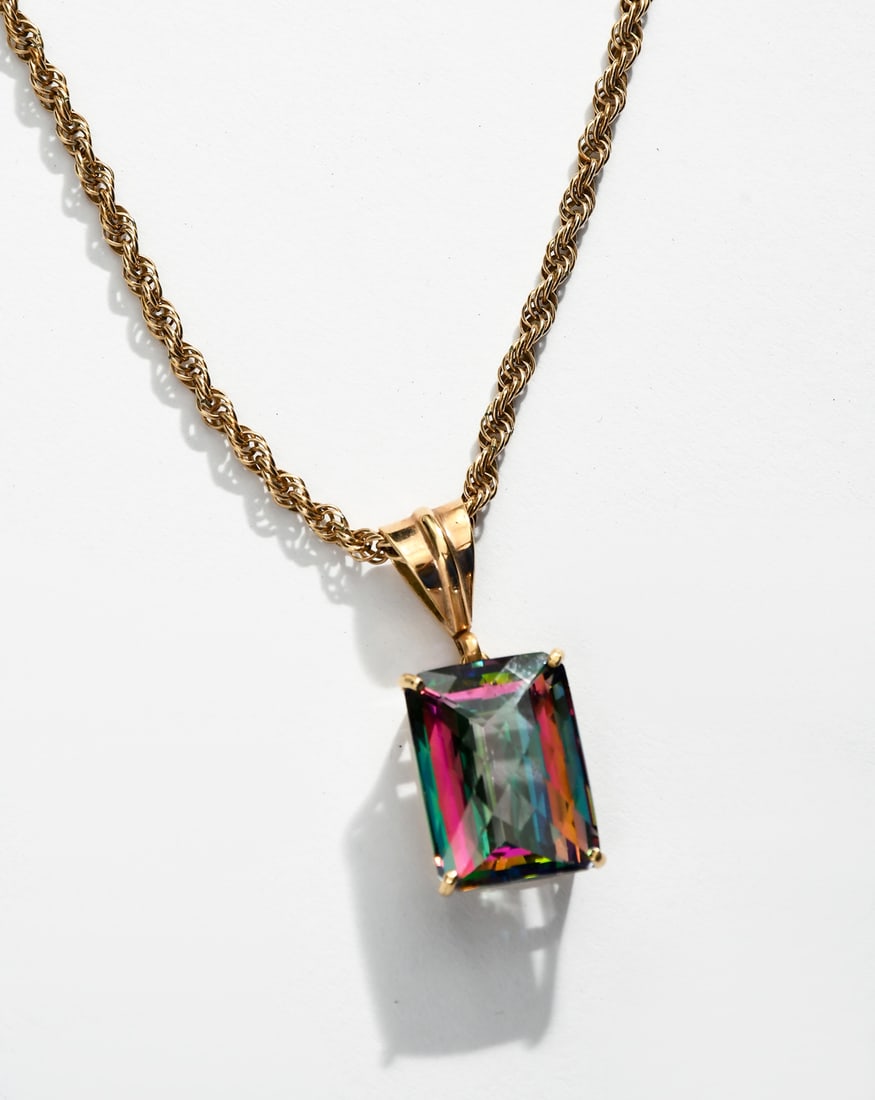 14K GOLD MYSTIC TOPAZ PENDANT W/ 14K CHAIN: 14K GOLD MYSTIC TOPAZ PENDANT W/ 14K CHAIN: 14 karat yellow gold Mystic treated Topaz pendant suspended from a twist rope neck chain. Basket set pendant, tapered bail, rectangular checkerboard cut, we