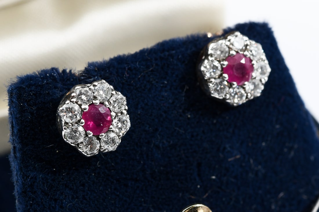 18K GOLD RUBY DIAMOND EARRINGS: 18K GOLD RUBY DIAMOND EARRINGS: