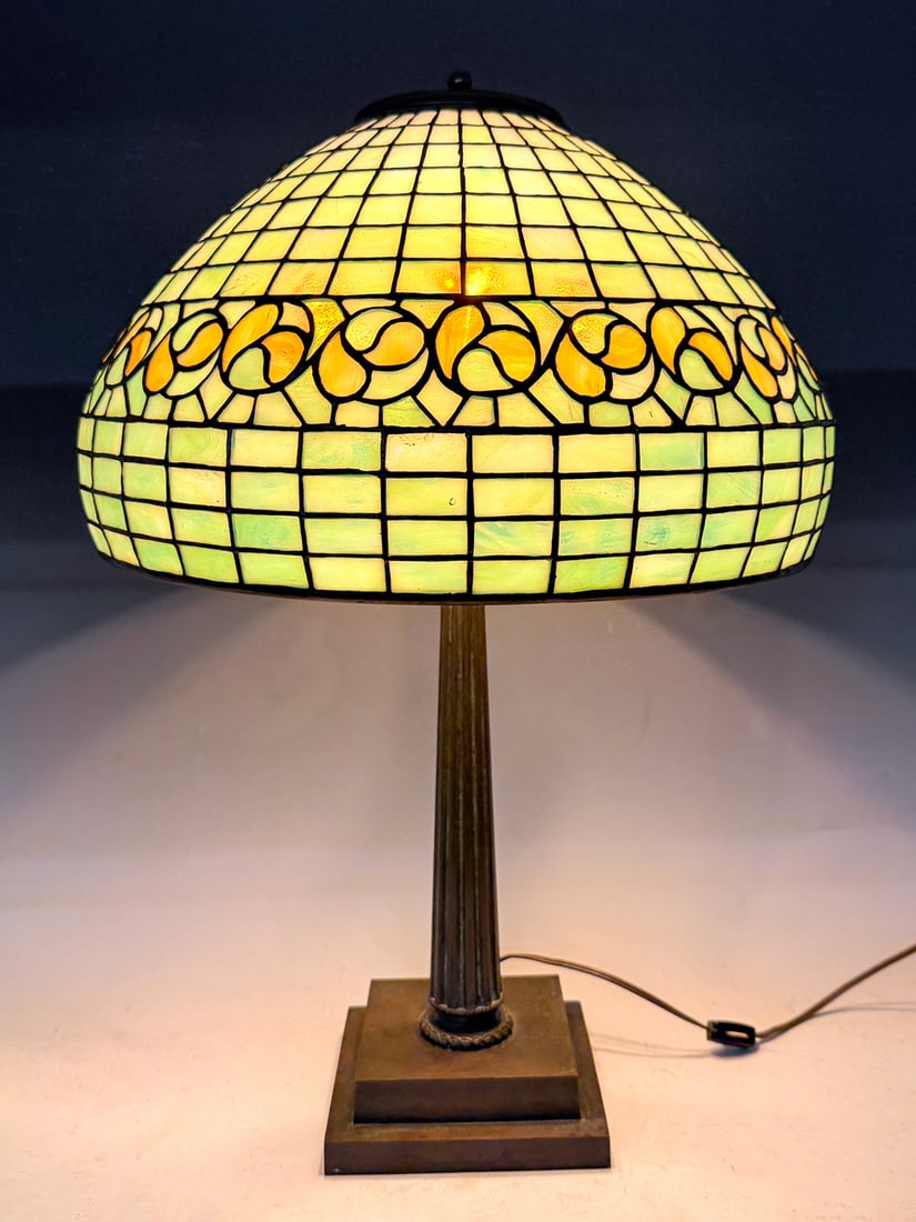 BIGELOW KENNARD LEADED GLASS "SWIRLING LEAF" LAMP (1 of 7)
