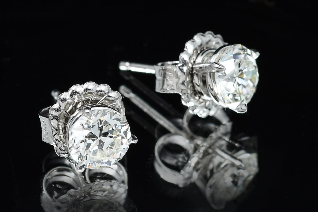PLATINUM 1.72CTW STUDS: PLATINUM 1.72CTW STUDS: A pair of platinum & diamond stud earrings. Each having a transitional circular brilliant diamond. One diamond weighs approx. 0.88 ct. and is rated VS1 in clarity and I in colo