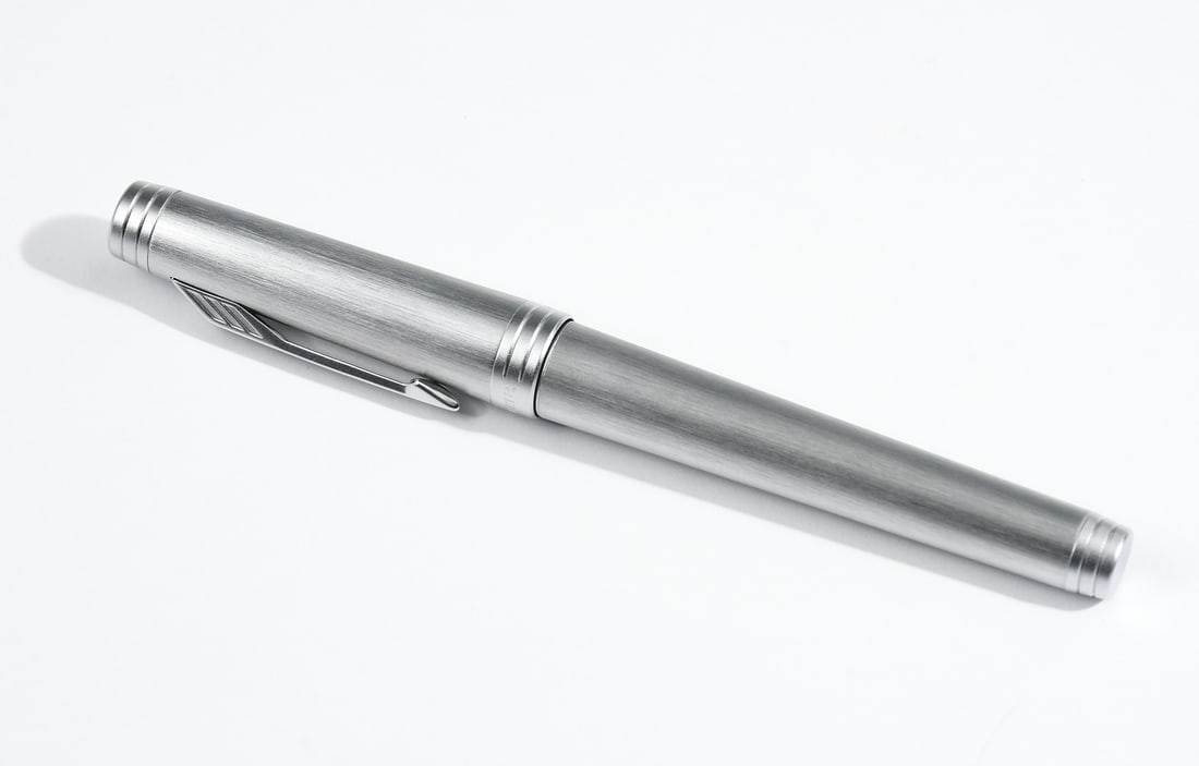 PARKER SONNET FOUNTAIN PEN (1 of 4)