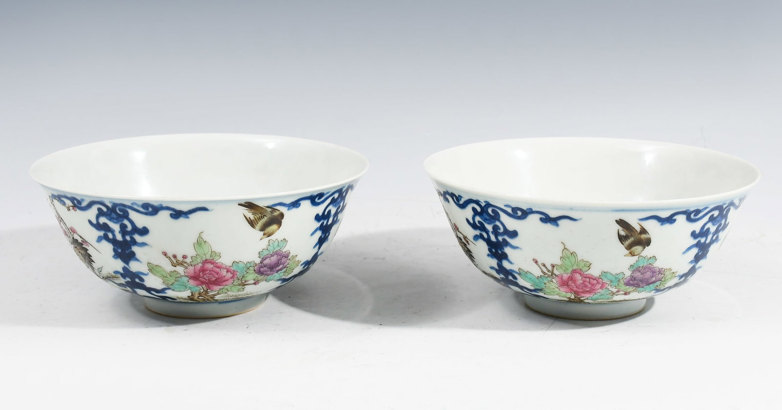 PAIR OF CHINESE FAMILLE ROSE ENAMELED BOWLS: CHINESE BLUE AND WHITE FAMILLE ROSE BOWLS: Pair of Chinese Qing Dynasty, Guangxu Period Famille Rose porcelain bowls, having a Floral medallion at the interior. Exterior has windows with unique Birds 