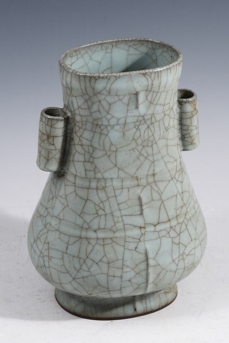 CHINESE GE KILN VASE WITH TUBULAR HANDLES: CHINESE GE KILN VASE WITH TUBULAR HANDLES: Blue Crackled Glaze with Tubular handles at the side. Approx. 9" h x 6.125" w x 5.5" d.