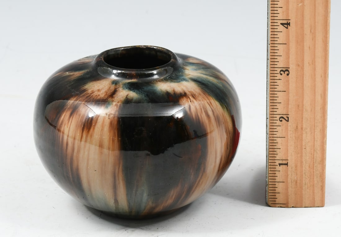 BRUSH-MCCOY POTTERY ONYX SQUAT VASE (1 of 3)