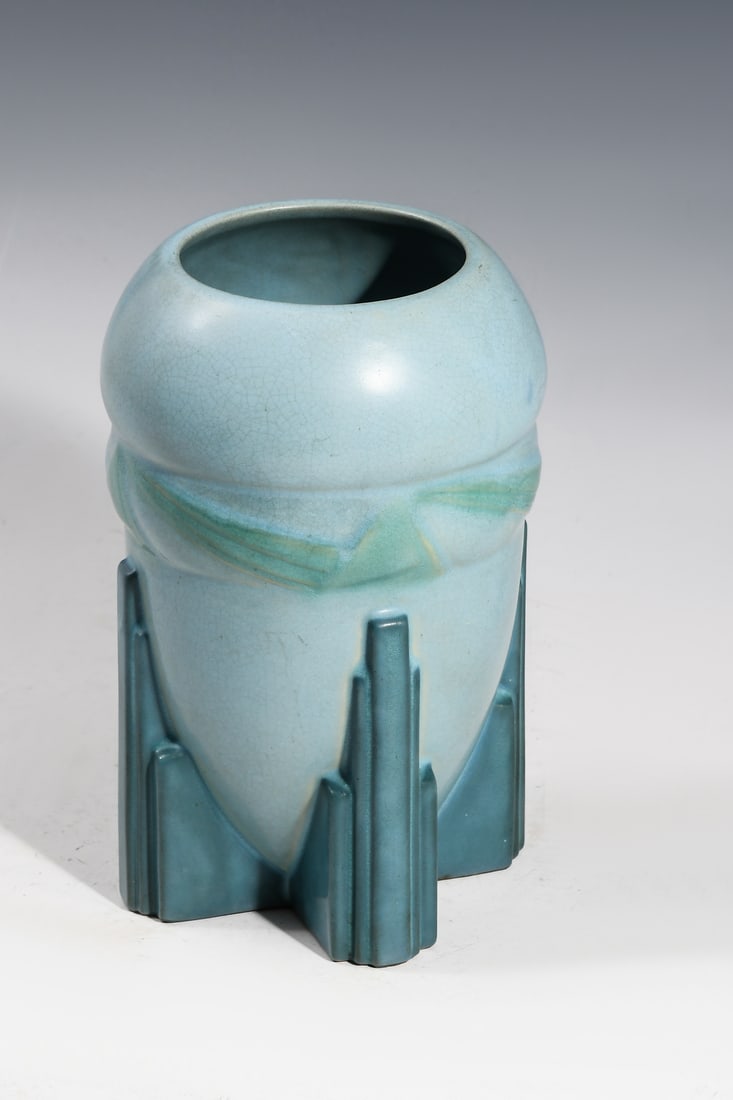 ROSEVILLE FUTURA POTTERY ROCKET VASE (1 of 4)