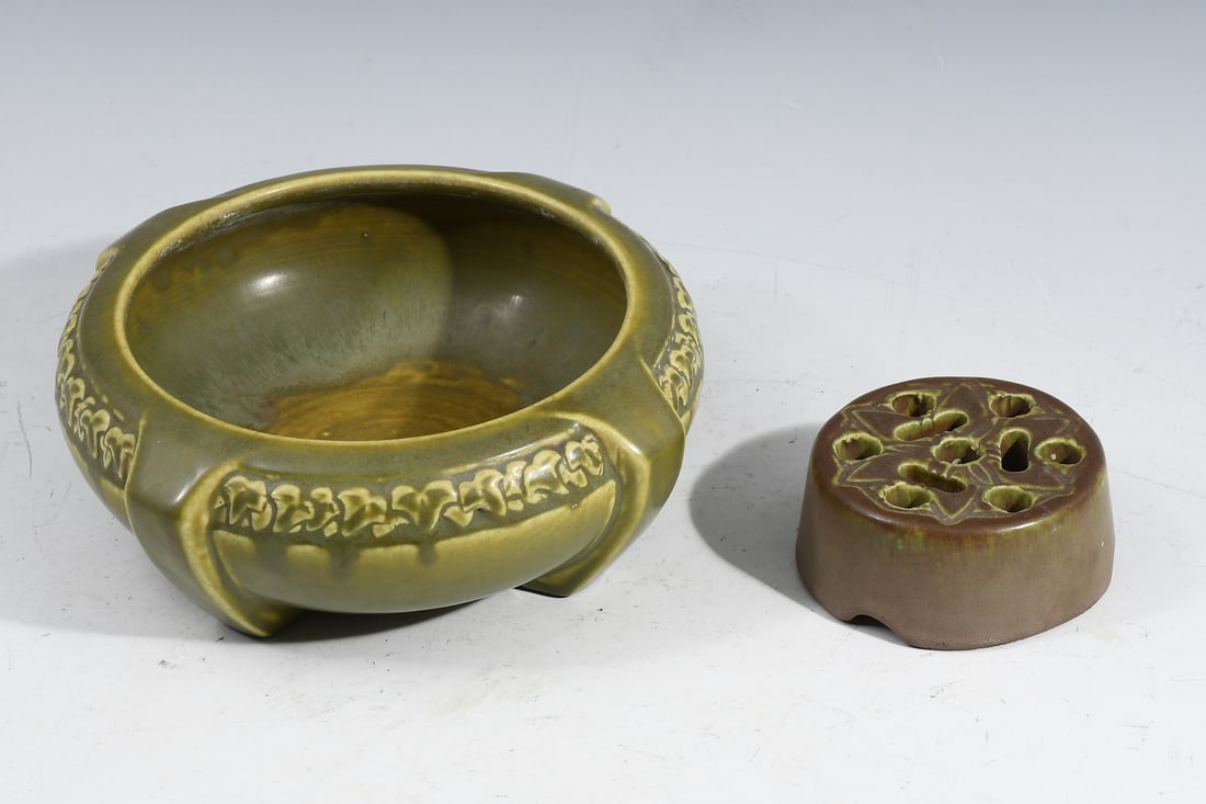 2 PC. ROOKWOOD CHARTREUSE MATTE VASE & FROG (1 of 4)