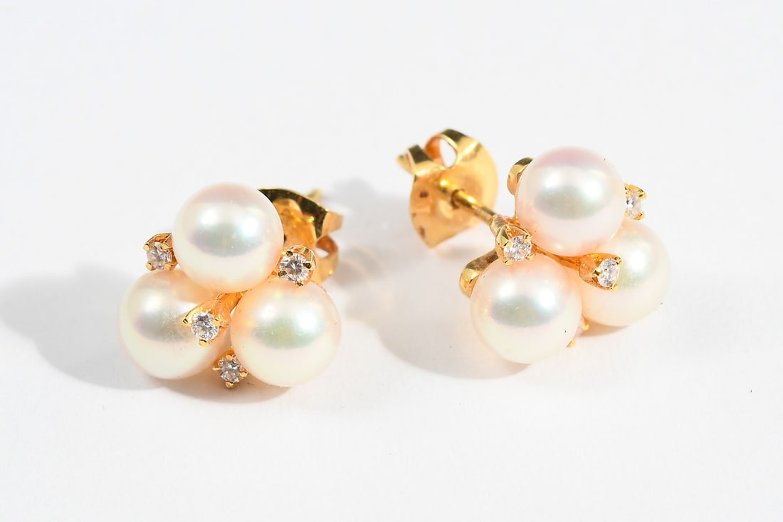 18K GOLD MIKIMOTO PEARL & DIAMOND EARRINGS: 18K GOLD MIKIMOTO PEARL & DIAMOND EARRINGS: 18K yellow gold earrings contain 6 5.50-6.00 mm cultured pearls. White with pink overtone. Mikimoto grade: AA quality. 8 round brilliant cut diamonds. WEIGH