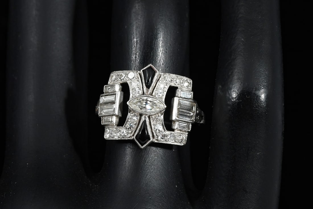 PLATINUM ART DECO DAMOND RING (1 of 4)