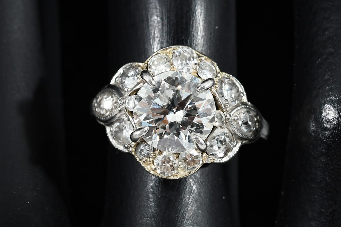 PLATINUM W/ DIAMONDS 2.30CT CENTER DIAMOND RING (1 of 6)