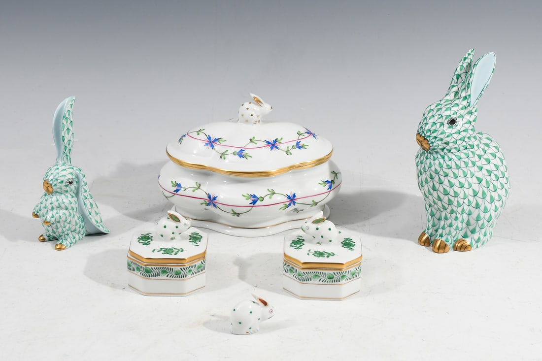 6 PC. GREEN FISHNET HEREND FIGURINES & DRESSER BOX (1 of 6)
