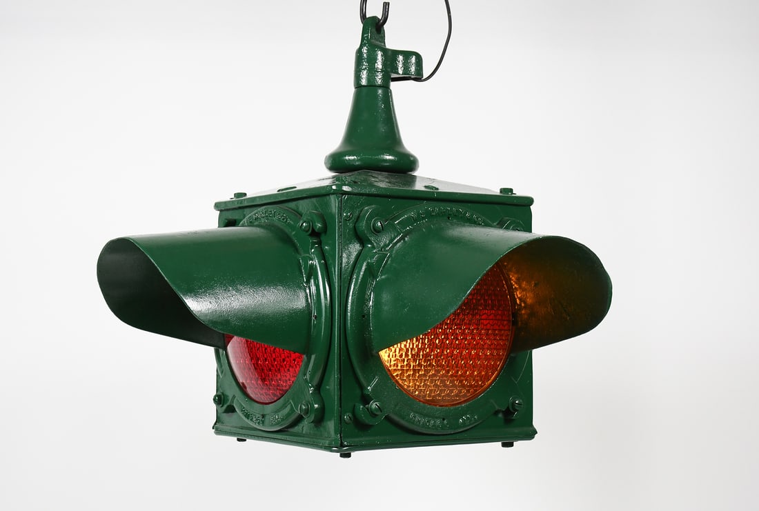 CHICAGO 4-WAY CAUTION BEACON TRAFFIC LIGHT: CHICAGO 4-WAY CAUTION BEACON TRAFFIC LIGHT: Automotive traffic light, 4-way, cast aluminum with original 2- Red & 2- Yellow lenses, signed W.S. Darley & Co. Chicago in casting. Approx. 20.5" h x 26" w