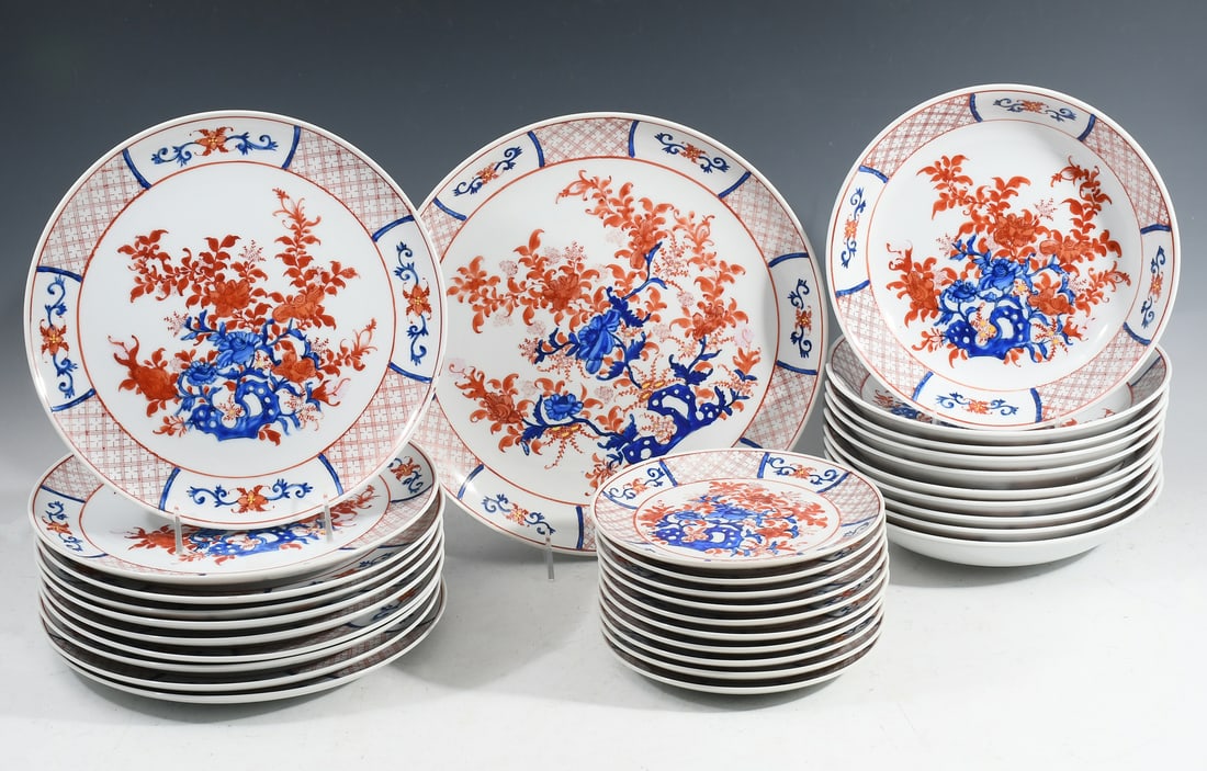 31 PC. JAPANESE IMARI PORCELAIN DINNERWARE (1 of 4)