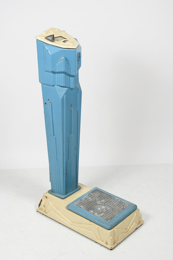 ART DECO MILLS NOVELTY COIN-OPERATED FLOOR SCALE (1 of 7)