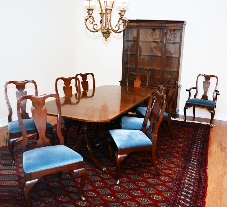 HICKORY CHAIR CO MAHOGANY DINING SET: HICKORY CHAIR CO. MAHOGANY DINING TABLE, CHAIRS, AND CHINA CABINET: Double pedestal, banded mahogany table (29" h. x 68" x 42") with 2 wide leaves (20"). Set of 9 Hickory Chair Co. Queen Anne style ch