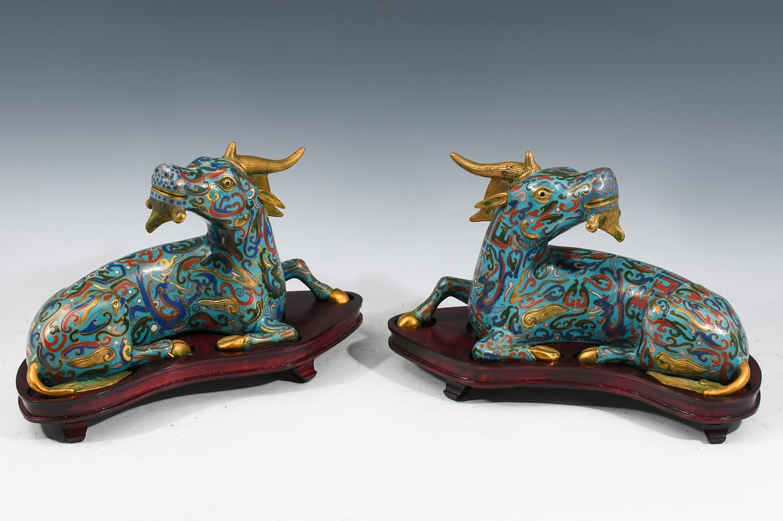 2 OPPOSING CHINESE CLOISONNE RECUMBENT QILINS (1 of 5)