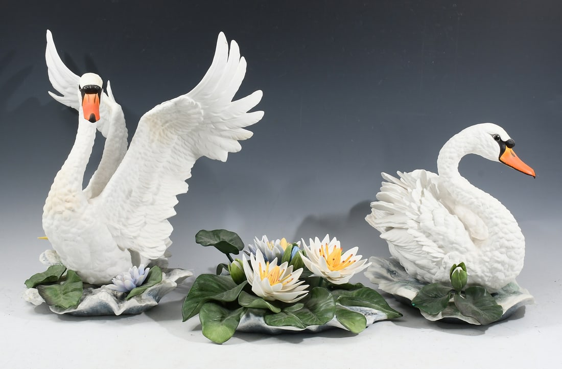 BOEHM PORCELAIN MUTE SWANS & LILY PAD CENTERPIECE (1 of 8)