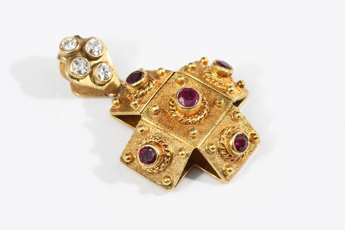 18K PENDANT BY "GIKAS" (1 of 4)