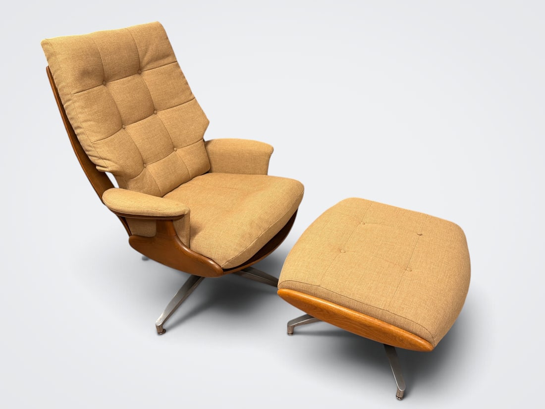 WAKEFIELD CHAIR AND OTTOMAN (1 of 4)