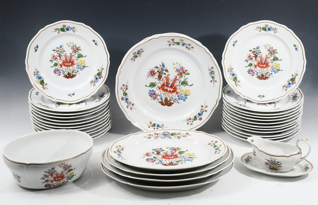 ITALIAN RICHARD GINORI "ISCHIA/AL TULIPANO" CHINA: 32 PC. ITALIAN RICHARD GINORI "ISCHIA/AL TULIPANO" CHINA: "Pittico" Antico Doccia Porcelain China by Richard Ginori in the Aschia/Tulipano, 1980's. 24k Gold rims. Comprising; 24- Dinner Plates, 2- Ova
