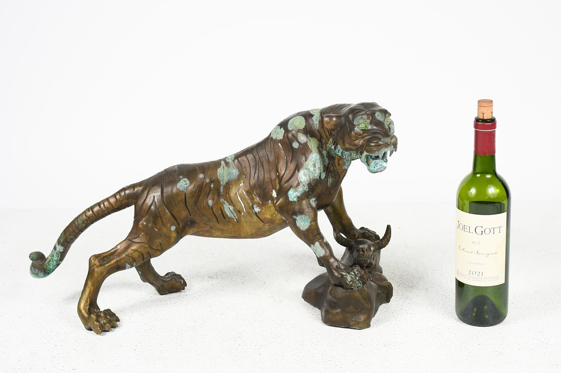 ASIAN BRONZE TIGER W/ WATER BUFFALO (1 of 3)