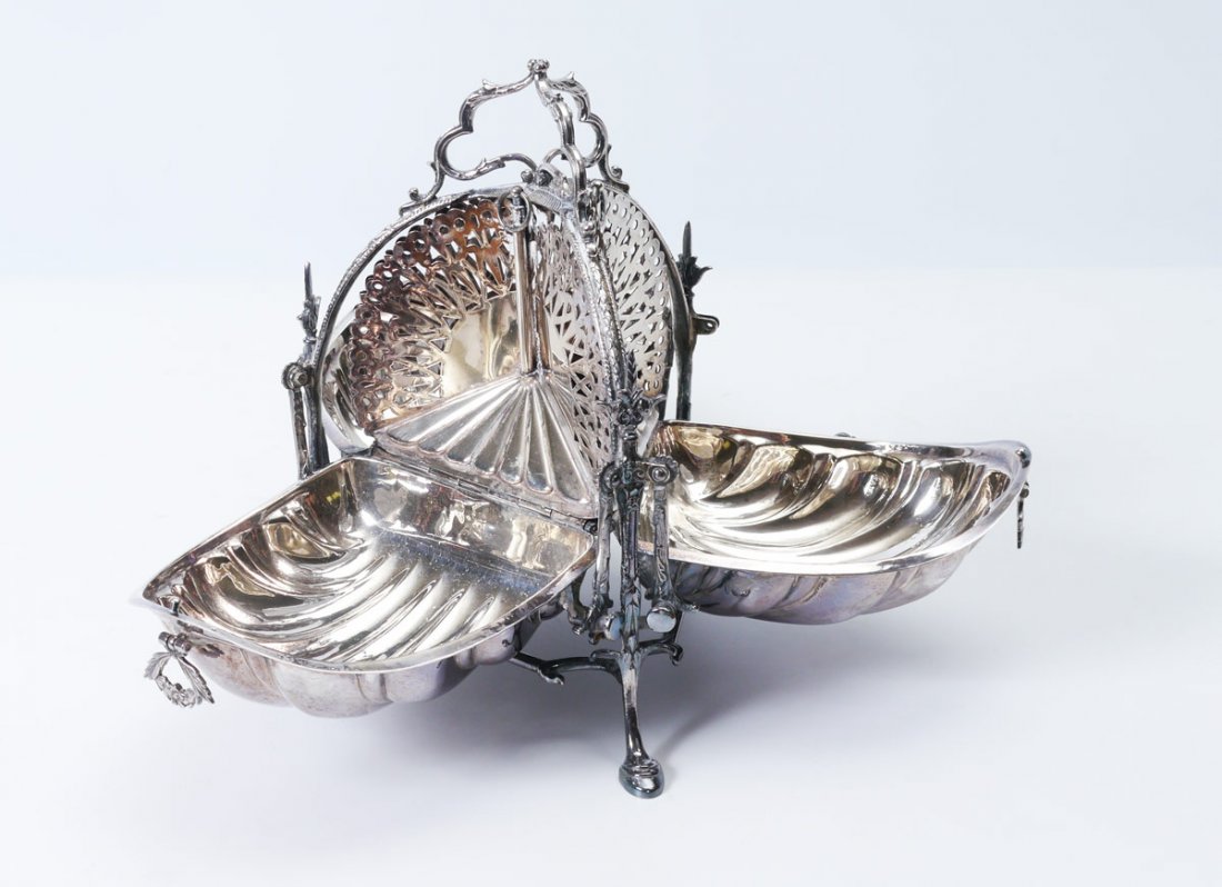 A MOST UNUSUAL 3 SIDED VICTORIAN BUN WARMER: A MOST UNUSUAL 3 SIDED VICTORIAN BUN WARMER: Silverplate shell form sides, marked with unknown maker G & L. On 3 hoof feet. Measures 9 3/4" h. x 8 1/2" each side.