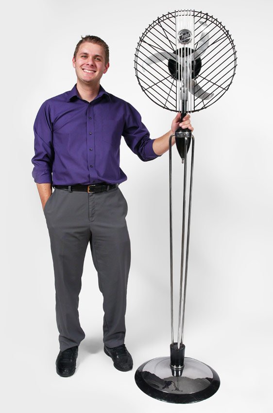 EDGAR T WARD ZEPHYR FLOOR FAN: EDGAR T. WARD ZEPHYR FLOOR FAN VINTAGE 1929: Rare American Streamlined Art Deco electric floor fan. Three aluminum blades in an 18" cage. The fan stands 6 ft tall. Edgar T. Ward Chicago name plate. No