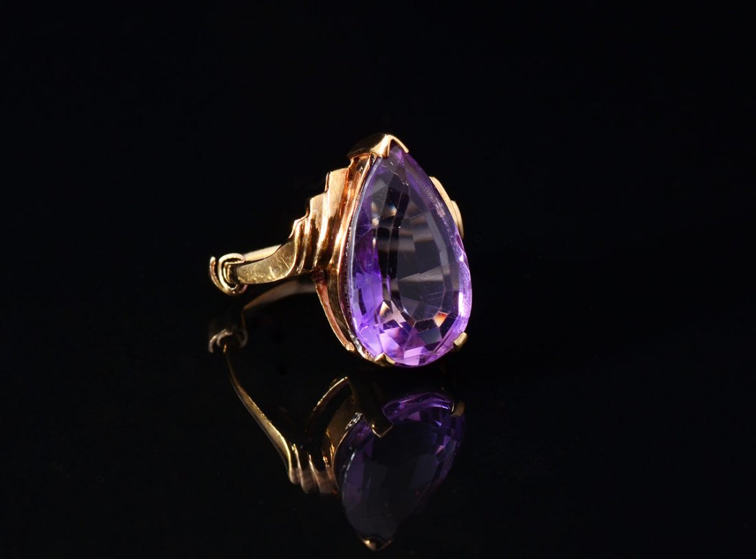 5 CT SOLITAIRE AMETHYST RING SZ 6: AMETHYST RING: 10K yellow gold ring with a 5 Ct pear shaped amethyst. Prong set. Weight 6.1 grams. Size 6.