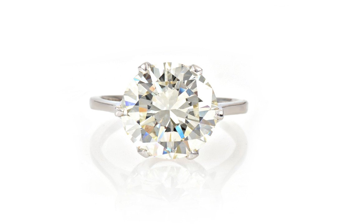 5.03 CT DIAMOND SOLITAIRE RING: 5.03 CT DIAMOND SOLITAIRE: Classically set in 18K white gold is a 5.03 Ct round brilliant cut diamond measuring 11.20-11.34mm, of VS quality and O-P color. Prong set. Size 6.5. Weight 4.4 grams. Sold 