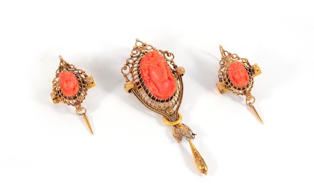 EDWARDIAN GOLD CARVED CORAL CAMEO EARRINGS & PENDA: VICTORIAN EDWARDIAN PERIOD CORAL CAMEO BROOCH PENDANT AND EARRINGS: 14k yellow gold with Etruscan style bead and tassel. The red coral cameos are carved in a high profile image of a classic Roman or G